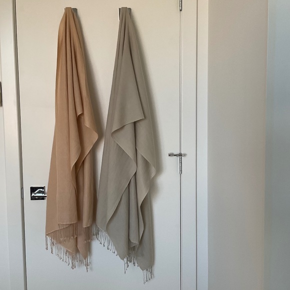 Portolano pashmina with rolled fringes - Picture 7 of 7